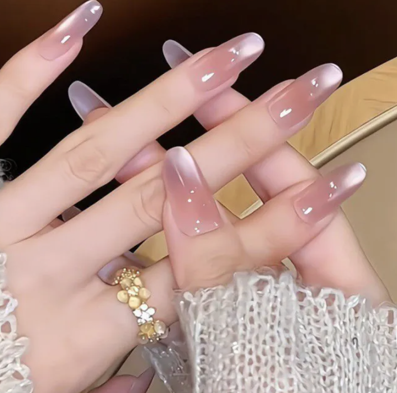Glossy pink ombre coffin nails, minimalist